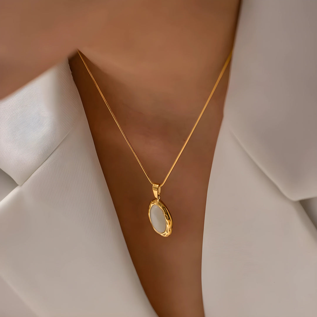 Maëlys – Organic Pendant Plated with Gold