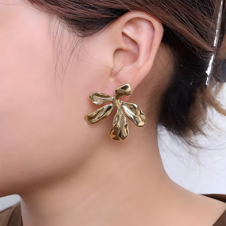 Cyrielle – Sculptural Flower-Shaped Earrings