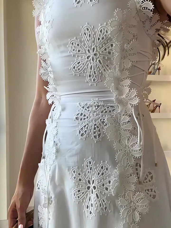 Éliora – Long dress with tied straps and floral lace pattern