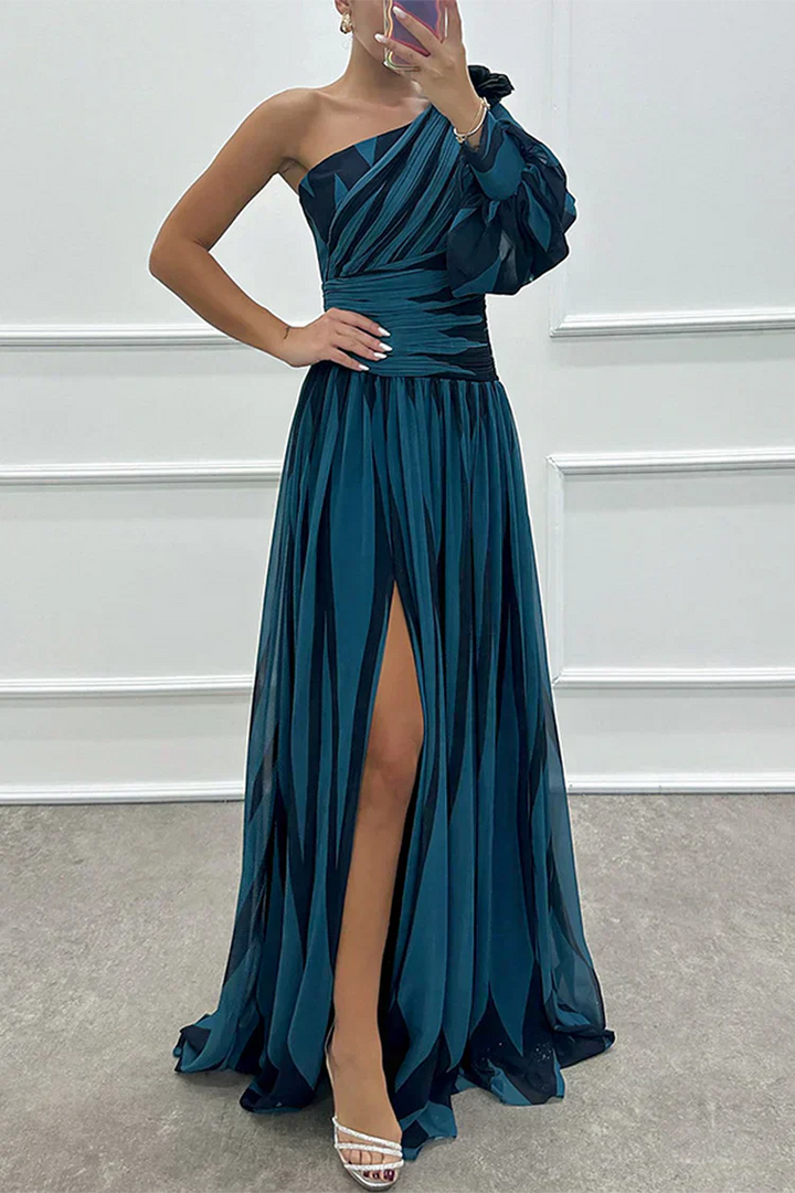 Shiloh - Elegant Long Dress with Stripes and One Shoulder