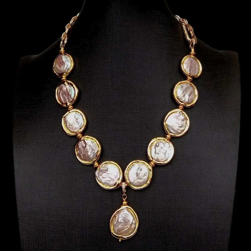 Daphne – Luxury Pearl Necklace with Golden Details